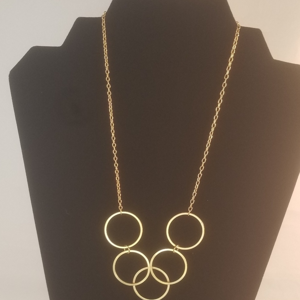 Price Cut!-NWOT Avon Infinity CirclesNecklace Gold